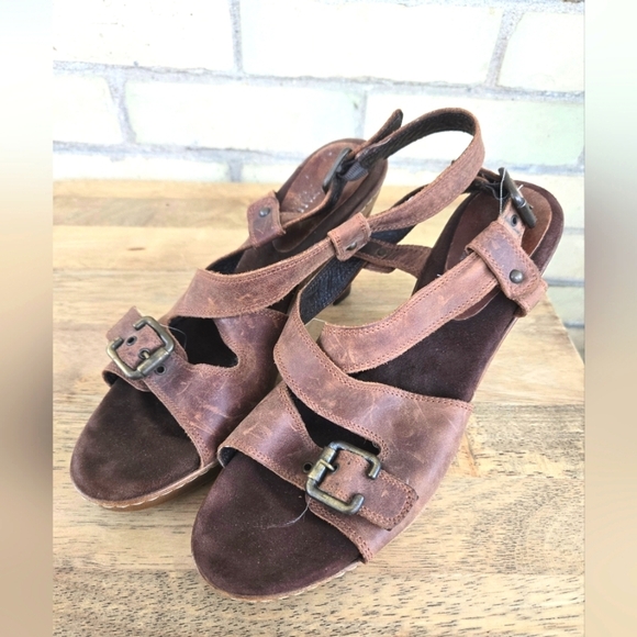 Aquatalia Leather Sandals - Picture 2 of 9